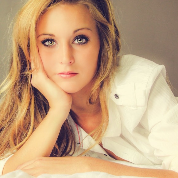 Meet your Posher, Tiffany - Picture 1 of 1